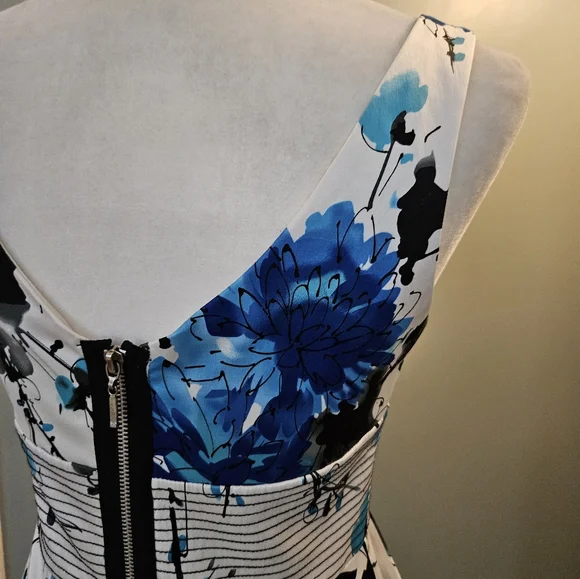 Bisou Bisou White and Blue Floral Midi Dress Women's Size 6 With Pockets - Picture 14 of 16